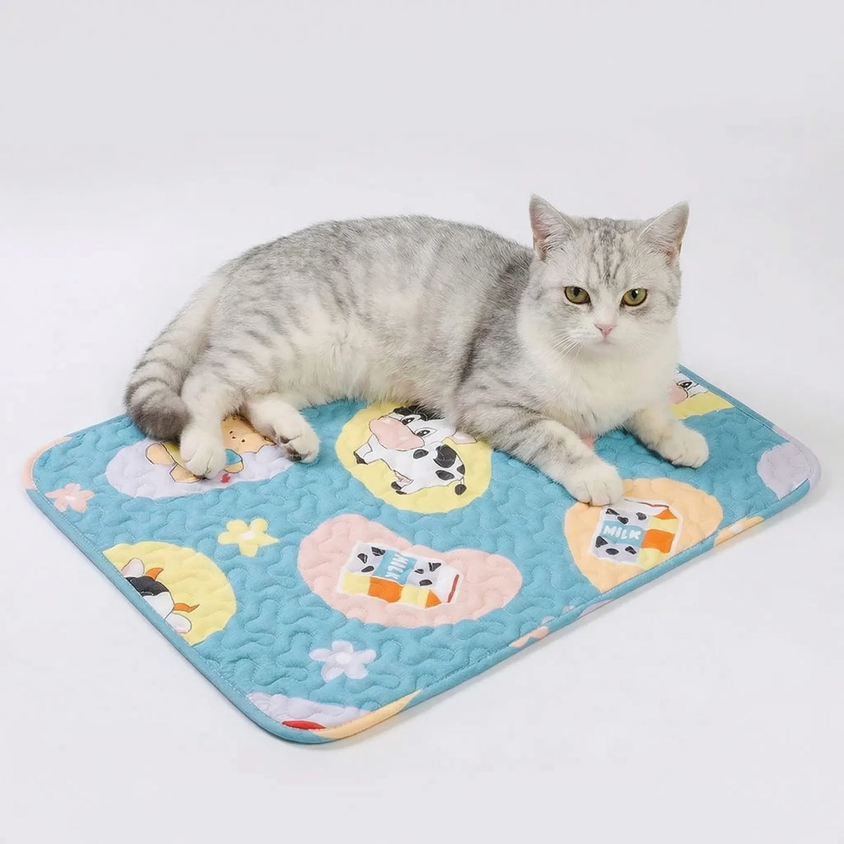Breathable cooling mat for pets with quilted fabric and printed design