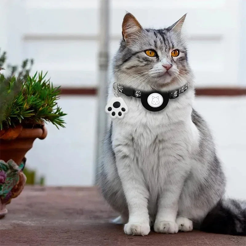Paw-shaped Bluetooth tracker for pets and keys with proximity alert