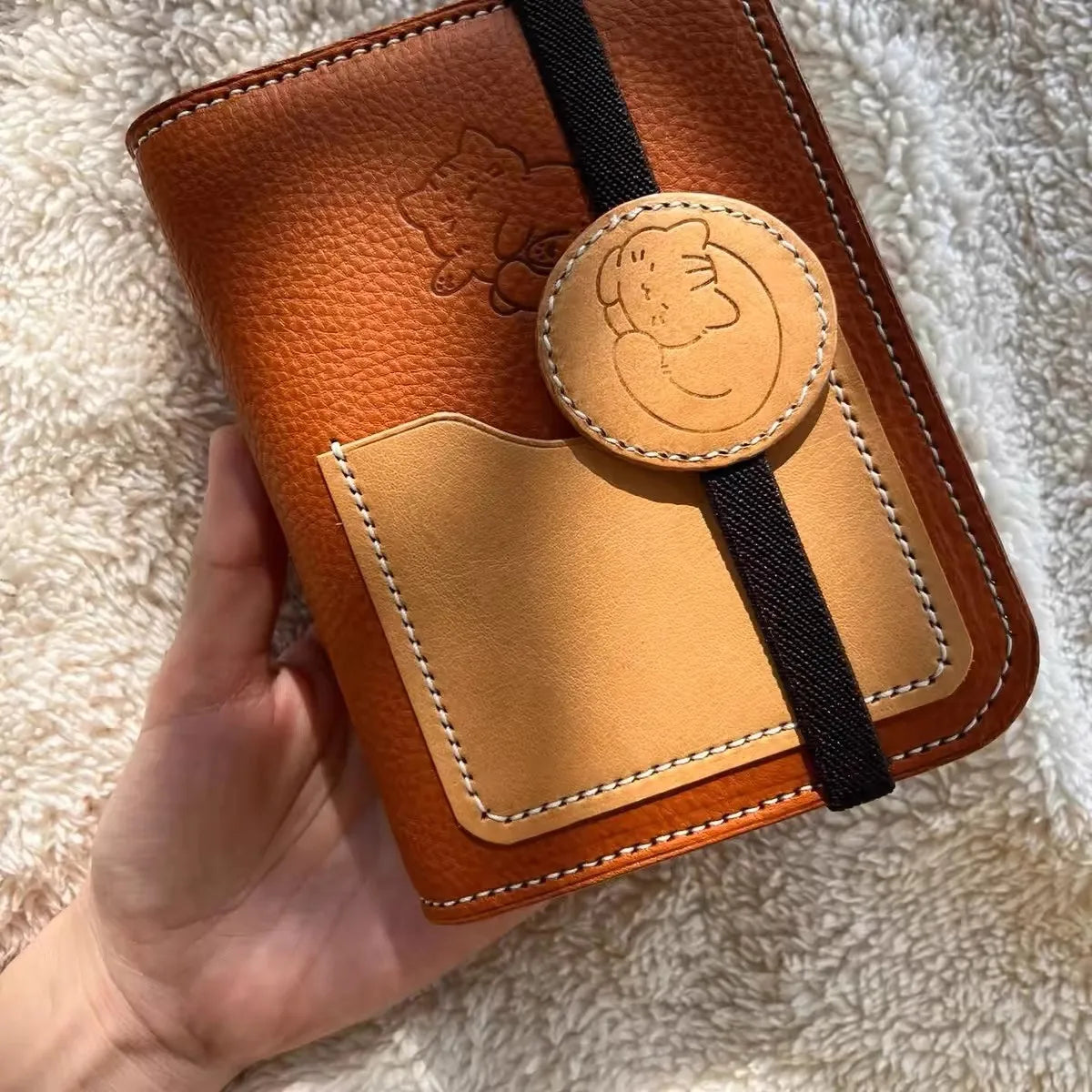 Compact A7 portable planner with detachable loose leaf pages and elastic closure