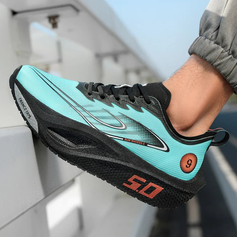 Lightweight running shoes with air cushion and breathable mesh upper