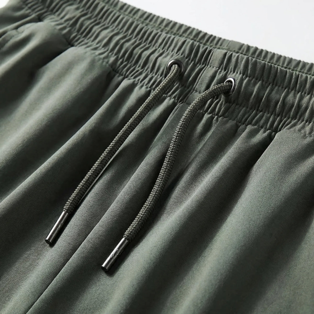 Men's slim tapered training pants with hidden phone pocket