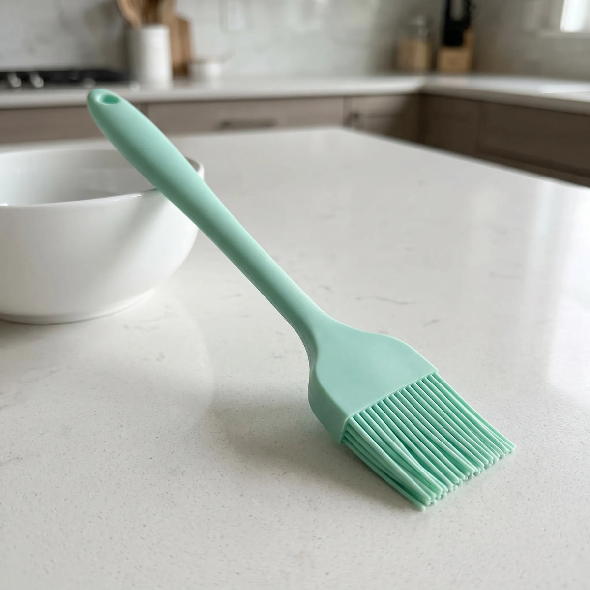 Heat-resistant basting brush with flexible bristles and seamless design