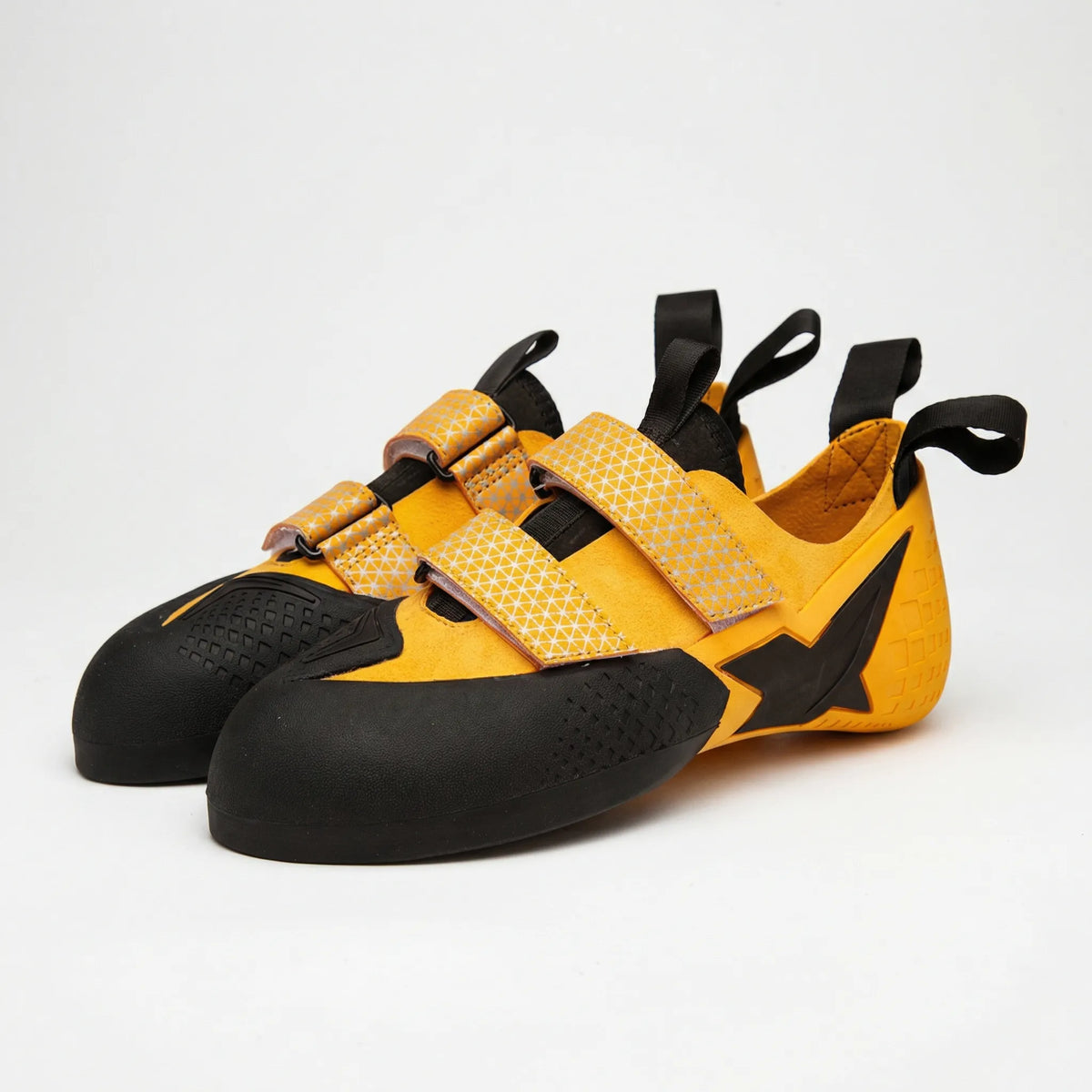 Beginner climbing shoe with grippy sole for indoor and outdoor use