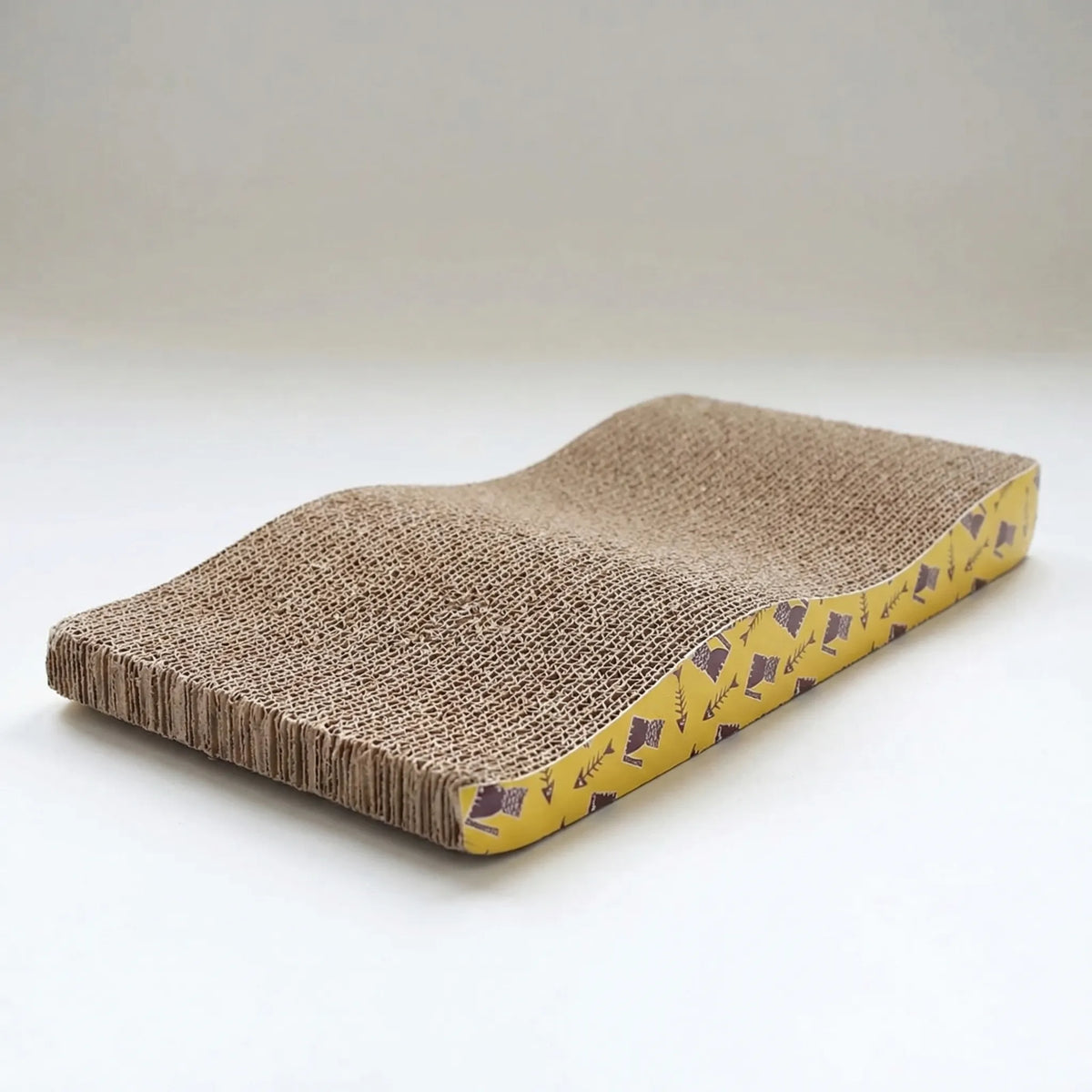 Wave-shaped corrugated cat scratcher with lounging comfort