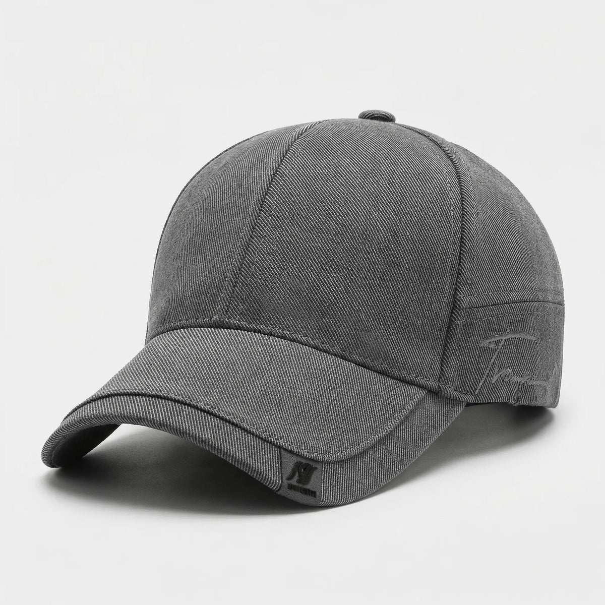 Men's minimalist baseball cap with curved brim and adjustable strap