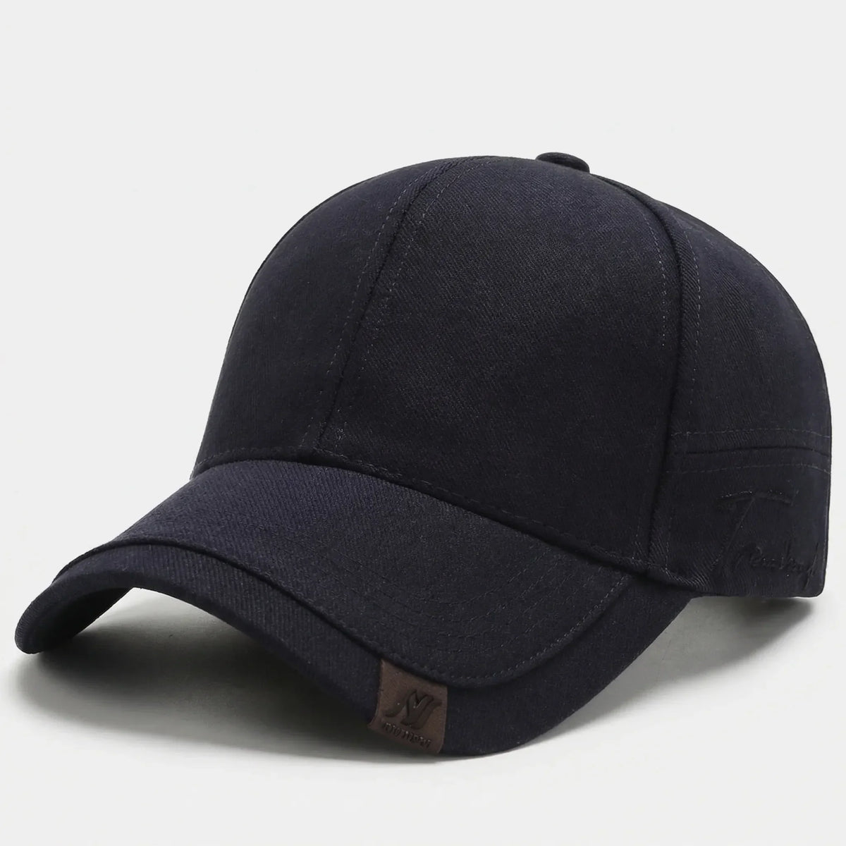 Men's minimalist baseball cap with curved brim and adjustable strap