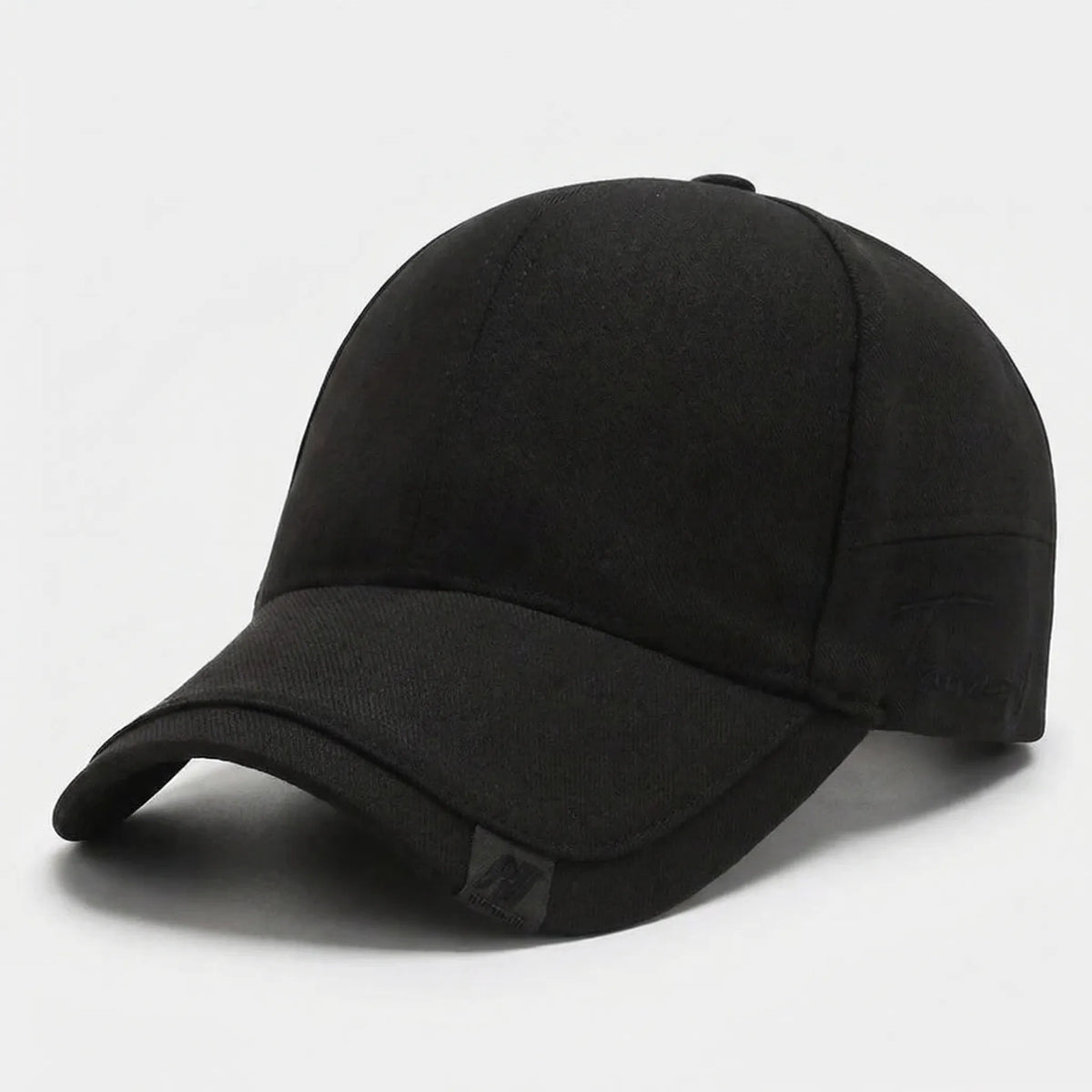Men's minimalist baseball cap with curved brim and adjustable strap