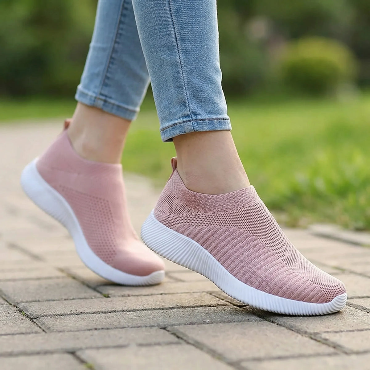 Women's slip-on walking shoes with breathable knit mesh upper and lightweight sole