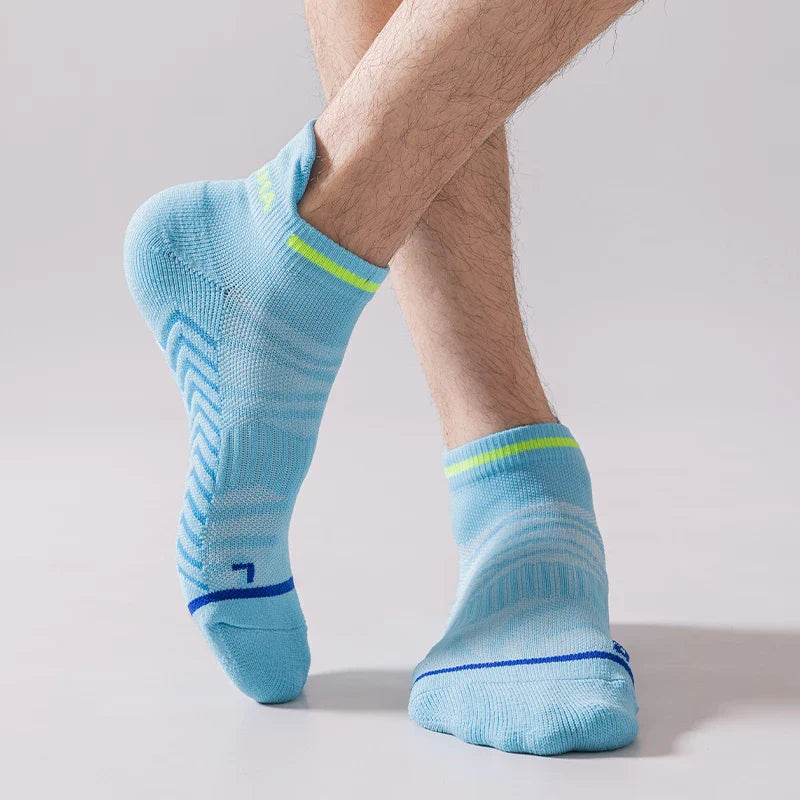 Cushioned ankle sports sock with breathable mesh and arch support band