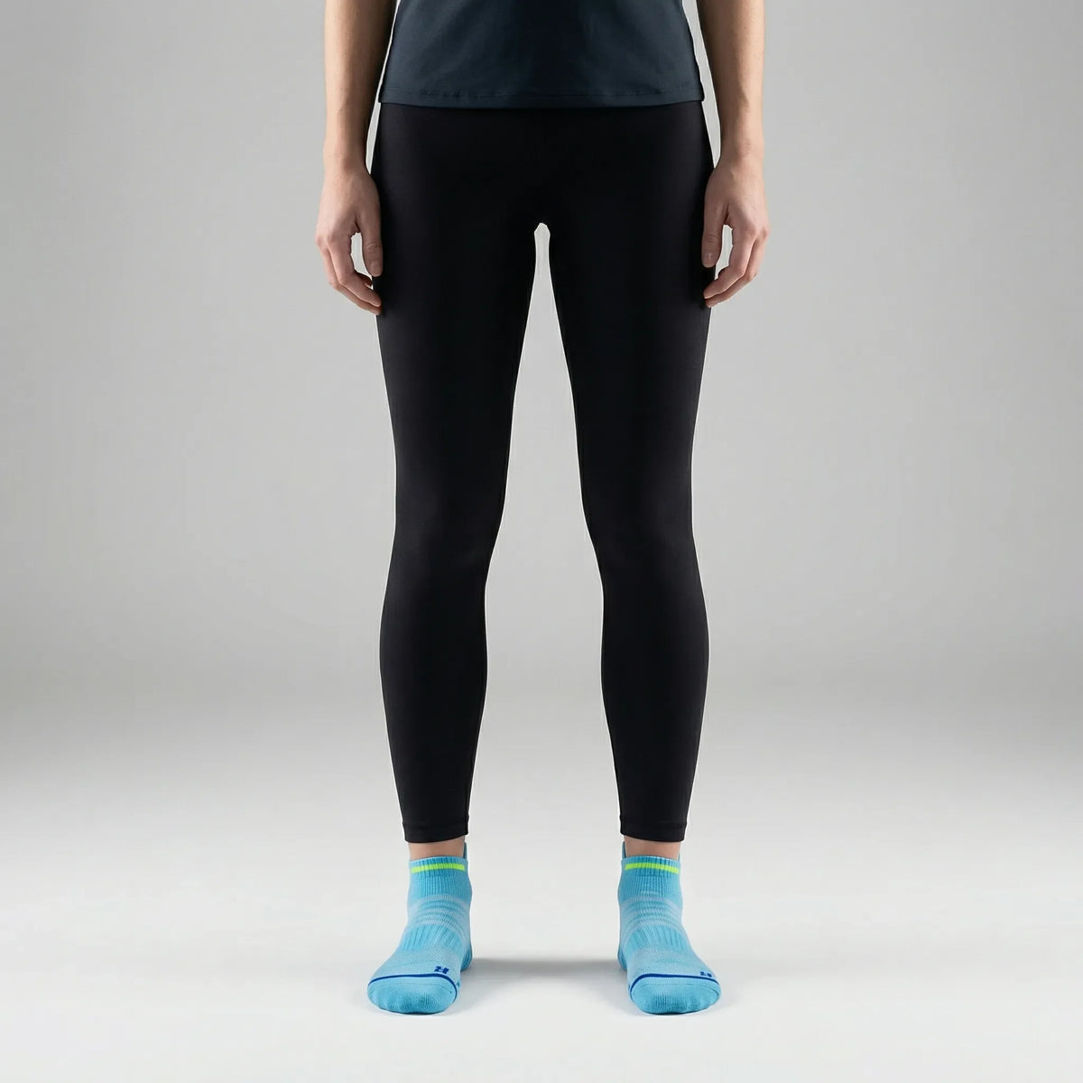 Cushioned ankle sports sock with breathable mesh and arch support band