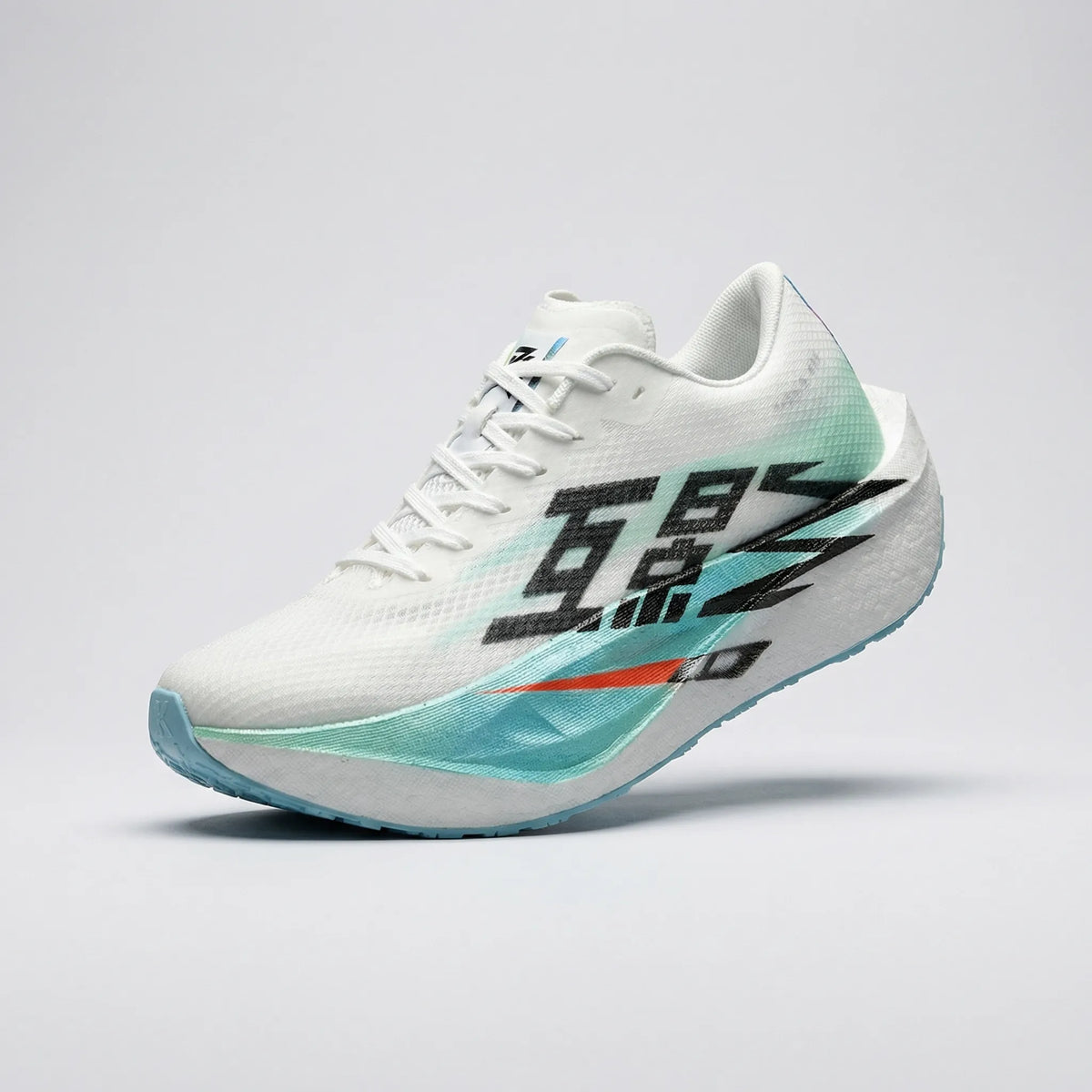 Lightweight marathon running shoes with breathable mesh upper and non-slip sole