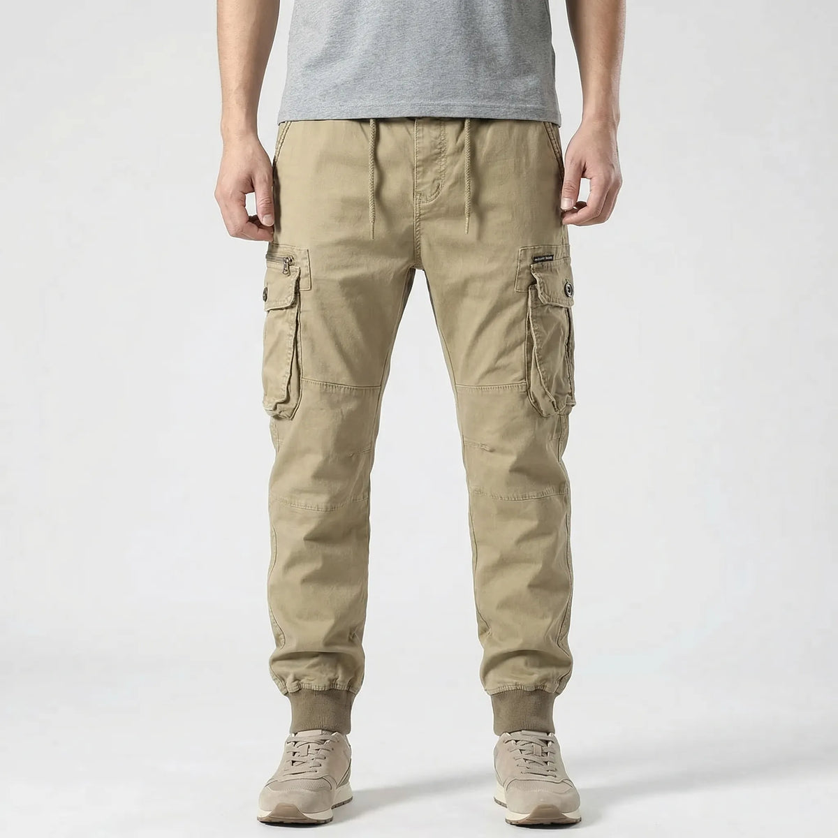 Men's tactical cargo trousers with multi-pocket layout and tapered leg