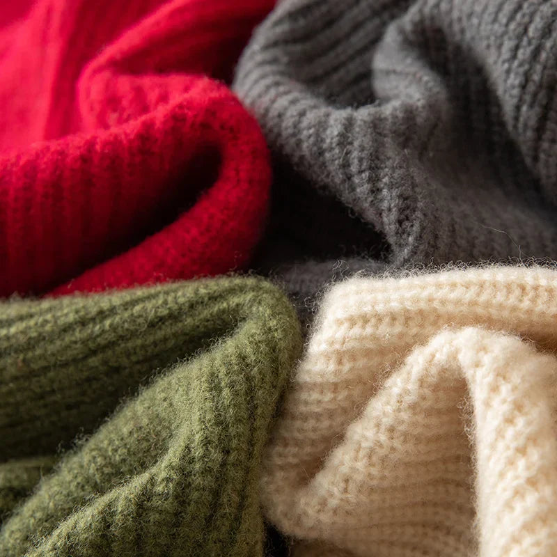 Thick merino wool pullover with raglan sleeves and crew neck