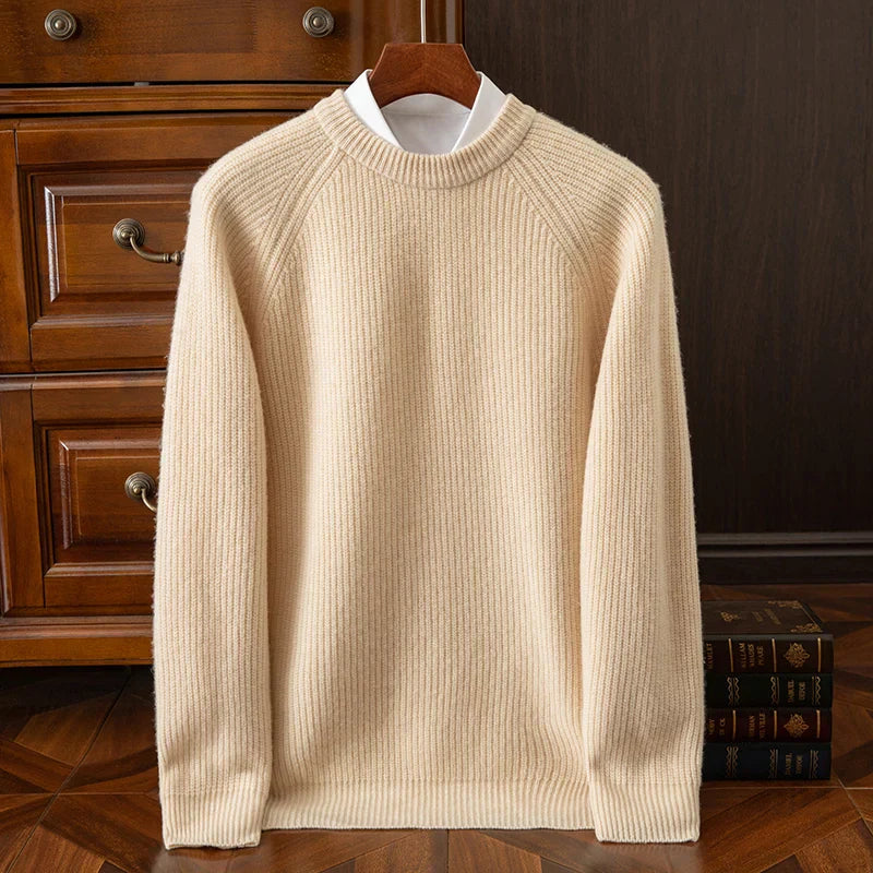 Thick merino wool pullover with raglan sleeves and crew neck