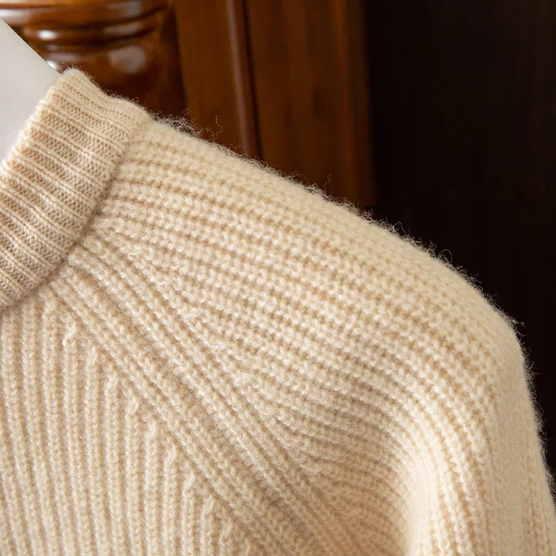 Thick merino wool pullover with raglan sleeves and crew neck