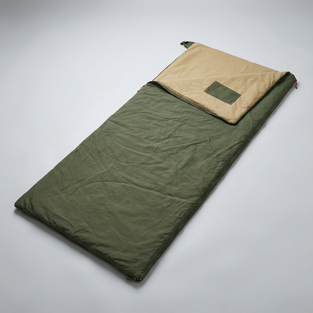 Lightweight envelope sleeping bag compact and portable