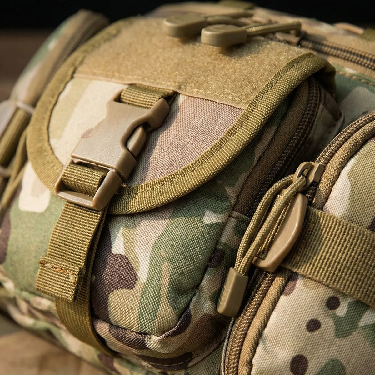 Multipocket waist pouch with organised compartments and adjustable strap