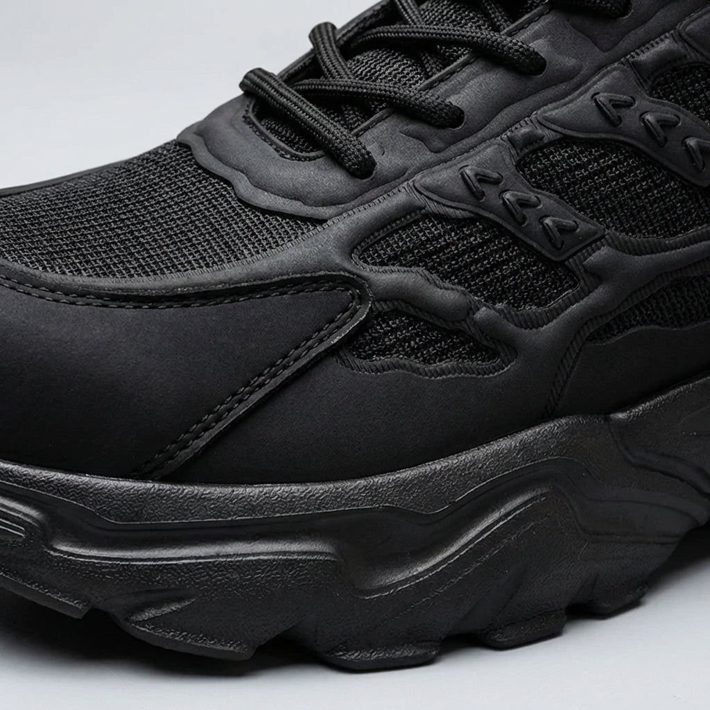 Lightweight protective work shoes with puncture-resistant sole and breathable mesh