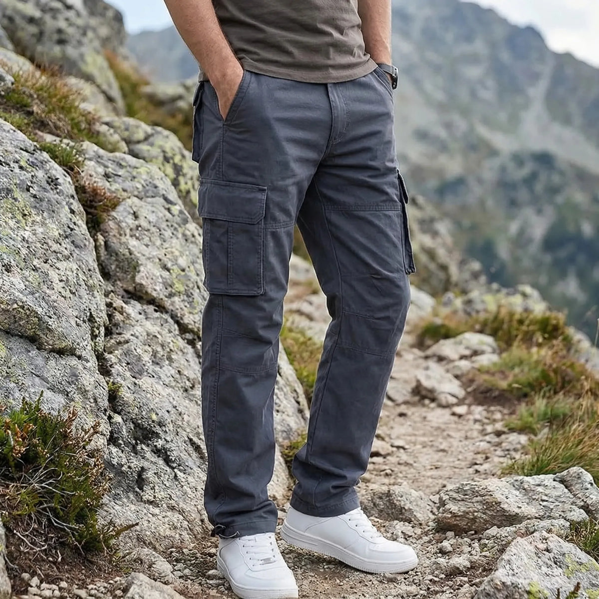 Men's cargo trousers with multiple flap pockets and straight leg cut