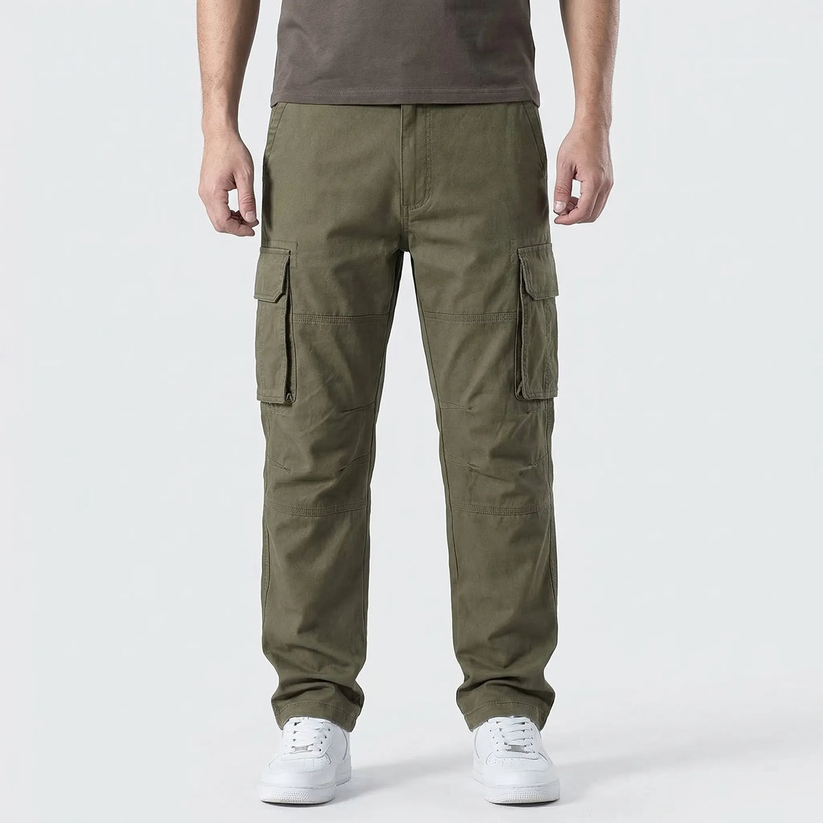 Men's cargo trousers with multiple flap pockets and straight leg cut