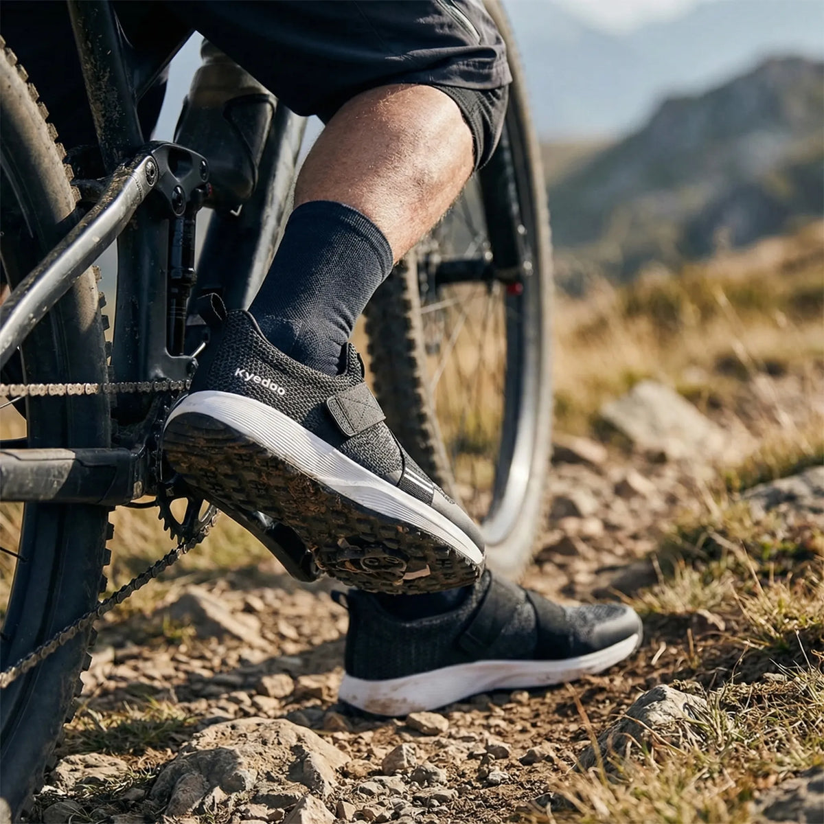 MTB flat pedal cycling shoe with breathable woven upper and strap closure