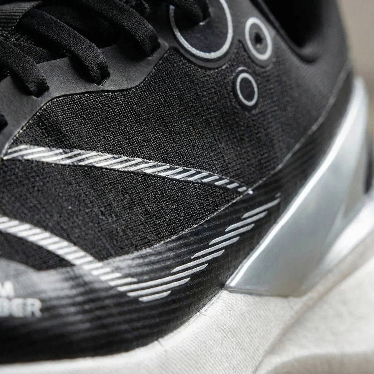 Men's racing shoes with anti-slip sole and responsive BOOM FIBER cushioning