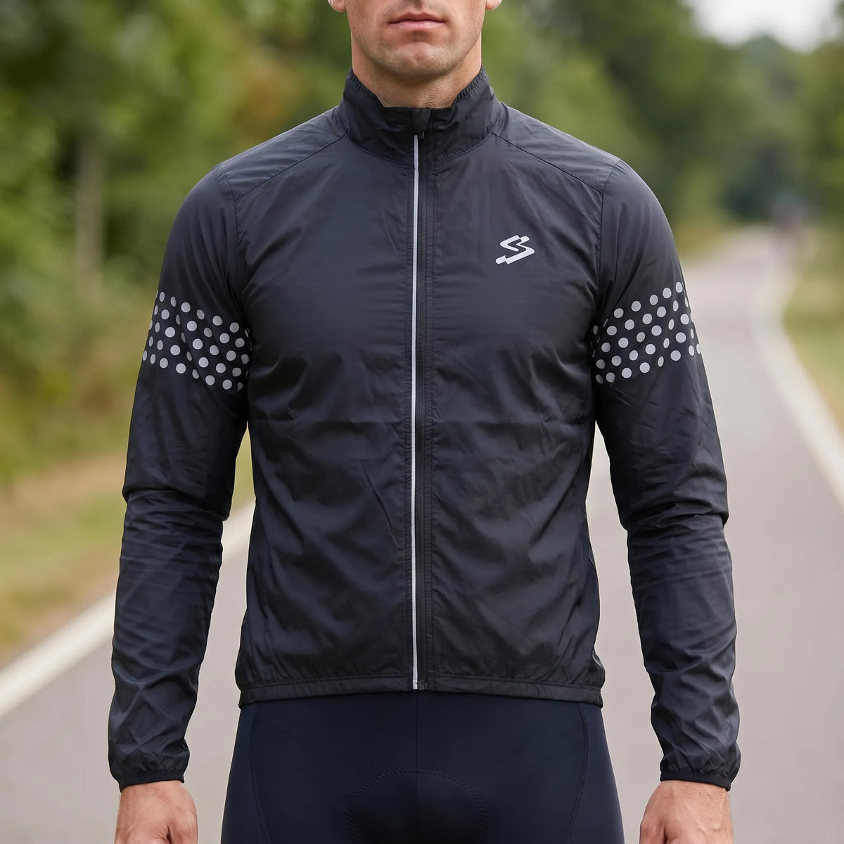 Lightweight cycling windbreaker with water-repellent finish and athletic fit