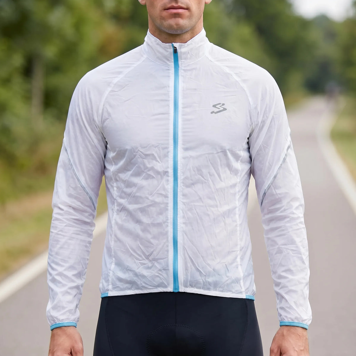 Lightweight cycling windbreaker with water-repellent finish and athletic fit
