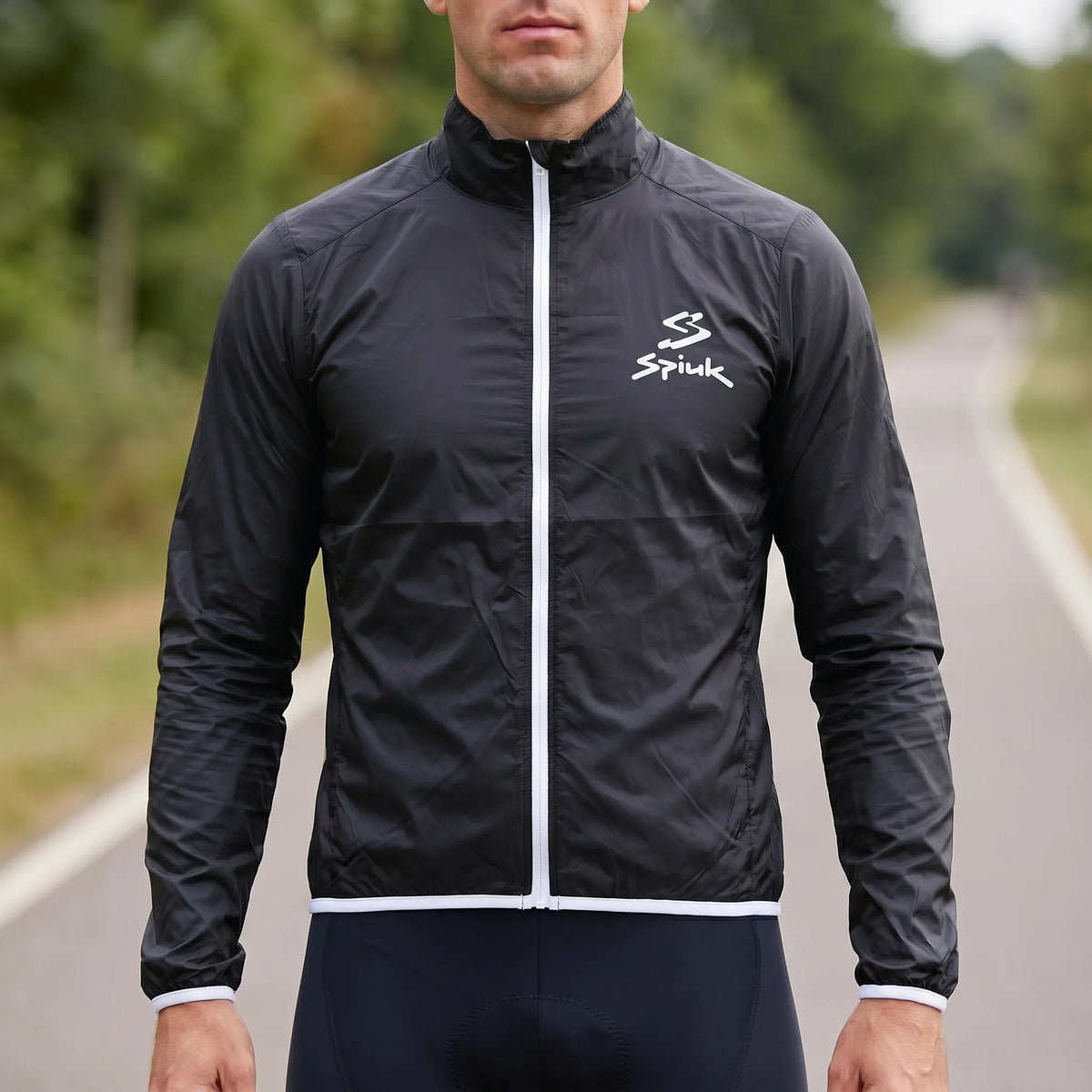 Lightweight cycling windbreaker with water-repellent finish and athletic fit