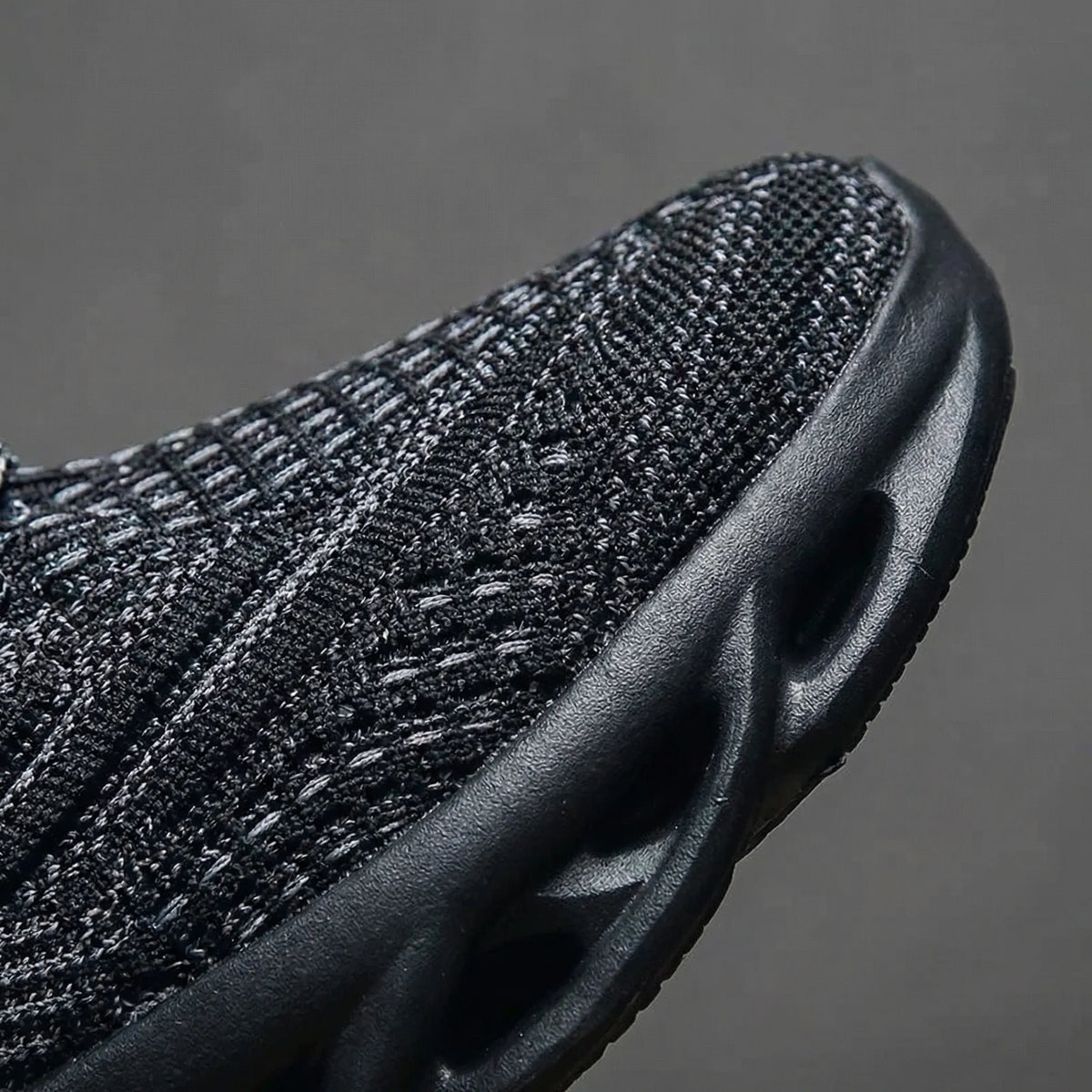 Lightweight running shoes with breathable mesh upper and wave-cut cushioning sole
