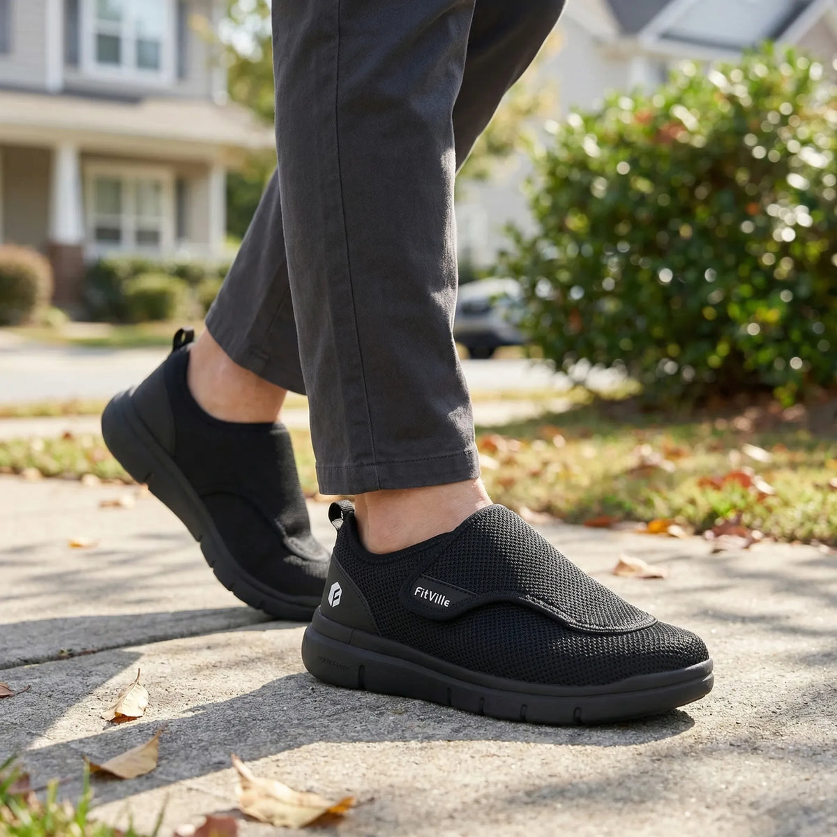 Men's extra-wide walking shoes with adjustable strap and padded sole