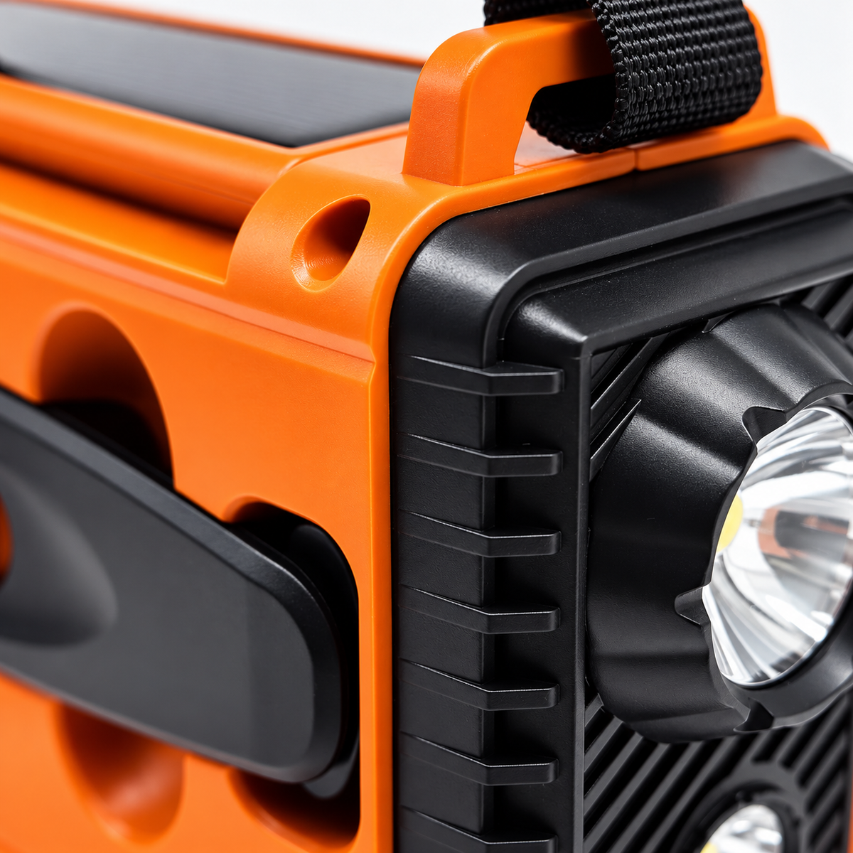 Thrives Outdoor | Crankoni Hand Crank Emergency Radio
