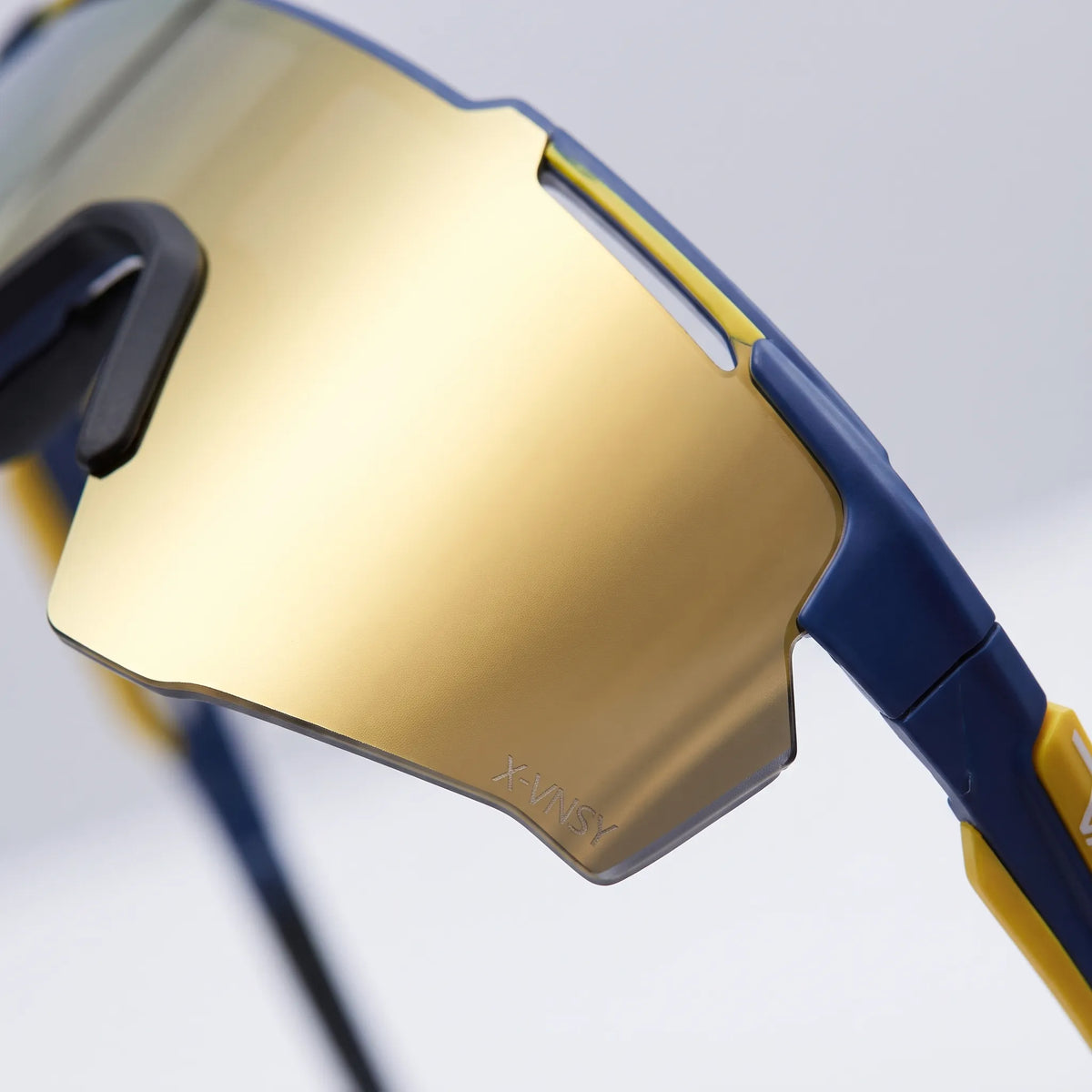 Thrives Outdoor | AeroSight Photochromic Wraparound Cycling Glasses